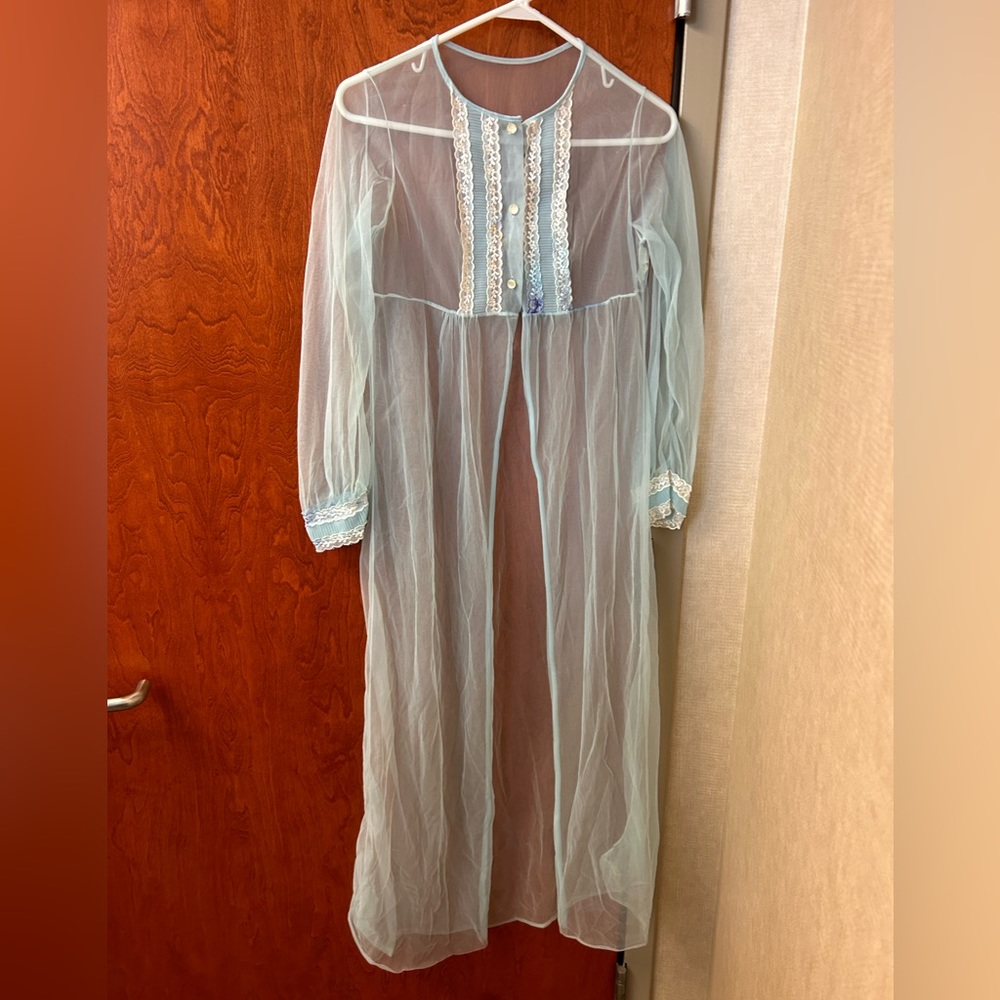 Vintage Nan Flower women’s Light Blue Negligee Sheer Robe, size Medium